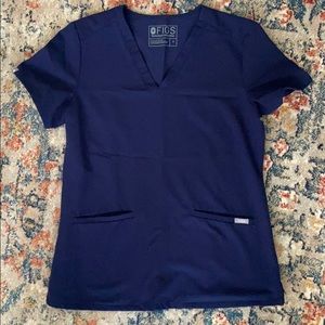 FIGS Casma three pocket scrub top